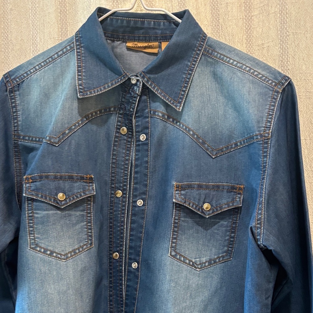 Wrangler women Denim Button-Up Shirt - Picture 3 of 4